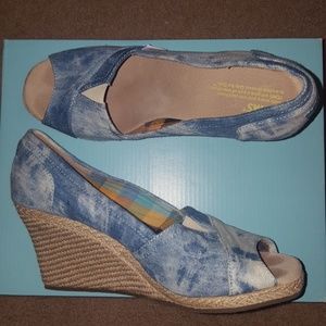 TOMS wedges